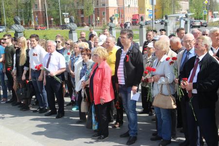 Ярославские коммунисты возложили цветы к памятнику павших в годы войны финансистов