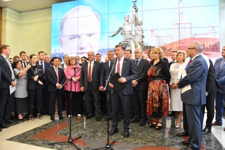 «Служить народу, бороться за правду!». В Госдуме открылась выставка, посвященная 75-летию Г.А. Зюганова