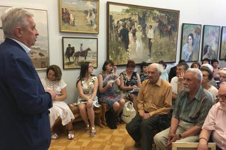 Краснодар. Депутат-коммунист Н.И. Осадчий накануне пушкинского юбилея и Дня русского языка поздравил кубанских поэтов в художественной галерее
