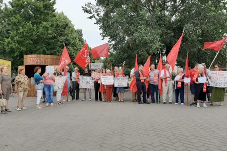 «Нет росту тарифов!». Белгородские коммунисты и комсомольцы вышли в пикеты