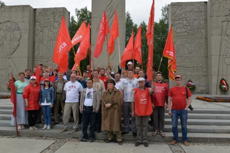 Новосибирская область. В день памяти и скорби активисты КПРФ провели автопробег