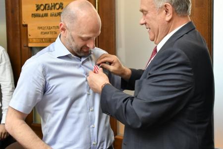 Г.А. Зюганов наградил команду КПРФ - серебряных призеров чемпионата России по мини-футболу