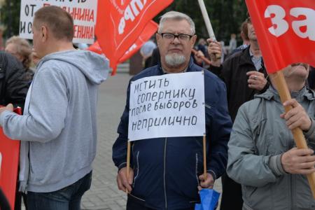 «Руки прочь от Грудинина!»: Новосибирские коммунисты выступили в защиту Совхоза им. Ленина