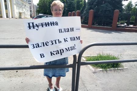 Самарская область. В Сызрани граждане провели одиночные пикеты против ухудшения жизни в стране