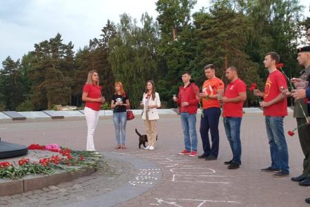 Комсомольцы провели акцию «Свеча памяти» в Подмосковье