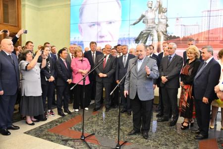 «Служить народу, бороться за правду!». В Госдуме открылась выставка, посвященная 75-летию Г.А. Зюганова