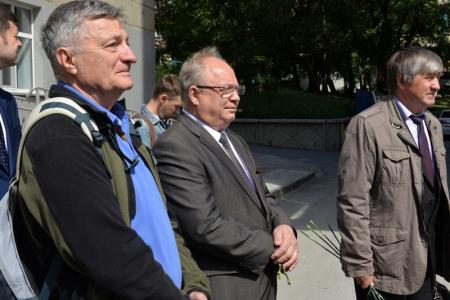 Доску памяти видного советского руководителя Александра Филатова открыли в Новосибирске