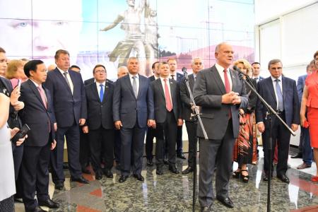 «Служить народу, бороться за правду!». В Госдуме открылась выставка, посвященная 75-летию Г.А. Зюганова
