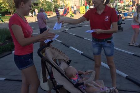 Белгородские комсомольцы отметили День русского языка традиционной акцией «Стихи в кармане»