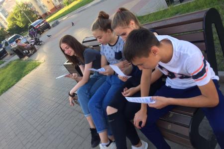 Белгородские комсомольцы отметили День русского языка традиционной акцией «Стихи в кармане»