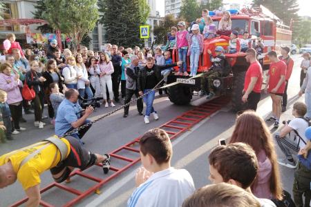 Челябинская область. Силачи-комсомольцы показывают класс!