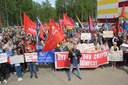 Республика Коми. Жители Сыктывкара требуют вычистить мусор из власти