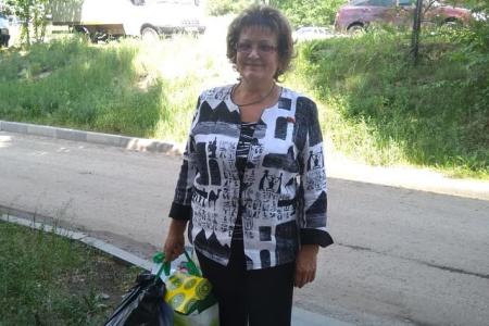 Саратовская область. О.Н. Алимова пришла с подарками в гости к двум многодетным семьям