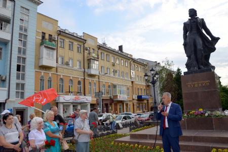 «Увы! куда ни брошу взор - везде бичи, везде железы...»: в Ростове-на-Дону полиция попыталась запретить читать стихи Пушкина в День русского языка