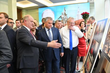«Служить народу, бороться за правду!». В Госдуме открылась выставка, посвященная 75-летию Г.А. Зюганова