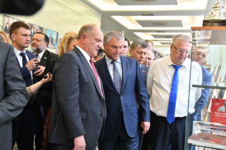 «Служить народу, бороться за правду!». В Госдуме открылась выставка, посвященная 75-летию Г.А. Зюганова