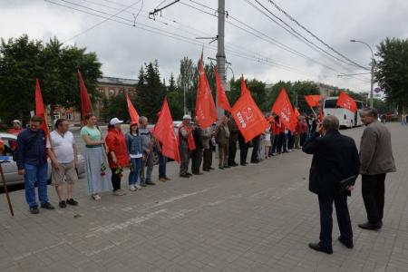 Новосибирская область. В день памяти и скорби активисты КПРФ провели автопробег