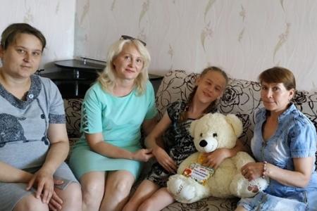 Республика Татарстан. Активисты женского движения «Надежда Россия» приехали с подарками к детям-инвалидам