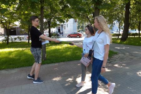 Белгородские комсомольцы отметили День русского языка традиционной акцией «Стихи в кармане»