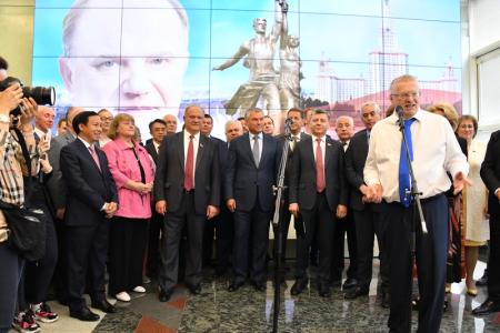 «Служить народу, бороться за правду!». В Госдуме открылась выставка, посвященная 75-летию Г.А. Зюганова