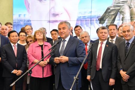 «Служить народу, бороться за правду!». В Госдуме открылась выставка, посвященная 75-летию Г.А. Зюганова