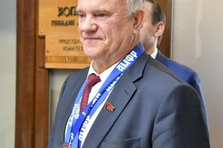 Г.А. Зюганов наградил команду КПРФ - серебряных призеров чемпионата России по мини-футболу