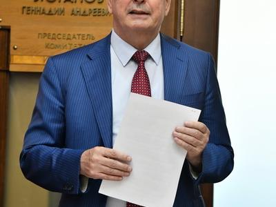 Г.А. Зюганов наградил команду КПРФ - серебряных призеров чемпионата России по мини-футболу