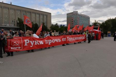 «Руки прочь от Грудинина!»: Новосибирские коммунисты выступили в защиту Совхоза им. Ленина