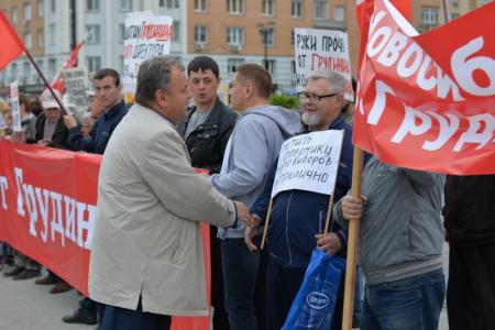 «Руки прочь от Грудинина!»: Новосибирские коммунисты выступили в защиту Совхоза им. Ленина