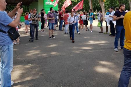 В Краснодаре прошла акция за сохранение троллейбусной линии на улице Красной