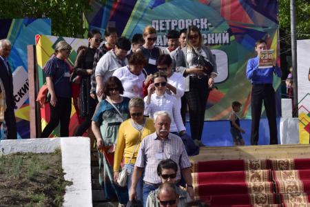 Владимир Поздняков приветствовал участников фестиваля «Во глубине сибирских руд…»