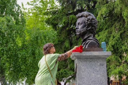 Томские коммунисты отметили 220-летие Александра Сергеевича Пушкина