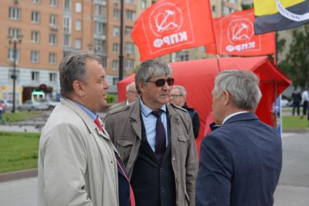 «Руки прочь от Грудинина!»: Новосибирские коммунисты выступили в защиту Совхоза им. Ленина