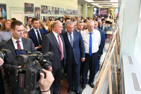 «Служить народу, бороться за правду!». В Госдуме открылась выставка, посвященная 75-летию Г.А. Зюганова