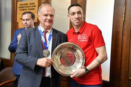 Г.А. Зюганов наградил команду КПРФ - серебряных призеров чемпионата России по мини-футболу