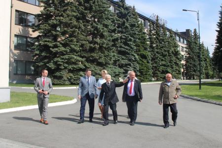 В.Ф. Рашкин посетил музей челябинского завода «Станкомаш» - часть легендарного Танкограда
