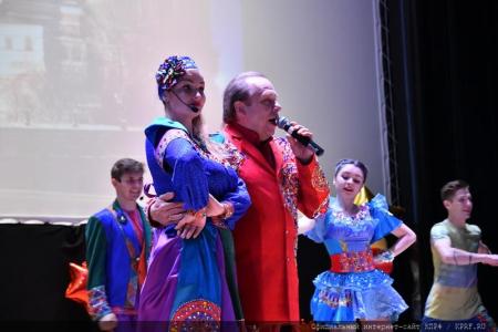 Должны смеяться дети