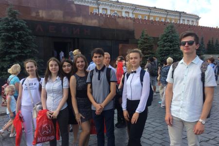 Нижегородские школьники при поддержке депутата Госдумы от КПРФ В.Н. Блоцкого посетили Москву