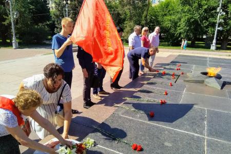 Сталинградские коммунисты почтили память погибших в Великой Отечественной войне