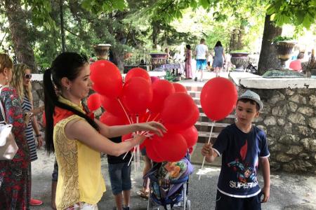 Коммунисты Севастополя организовали для детей праздничные мероприятия