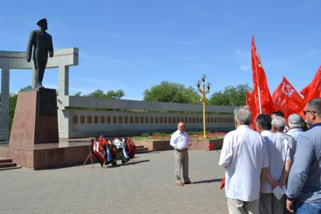 Коммунисты Калмыкии почтили память погибших в Великой Отечественной войне