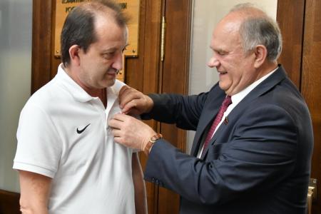 Г.А. Зюганов наградил команду КПРФ - серебряных призеров чемпионата России по мини-футболу