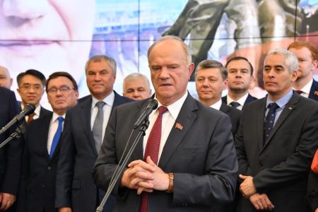 «Служить народу, бороться за правду!». В Госдуме открылась выставка, посвященная 75-летию Г.А. Зюганова