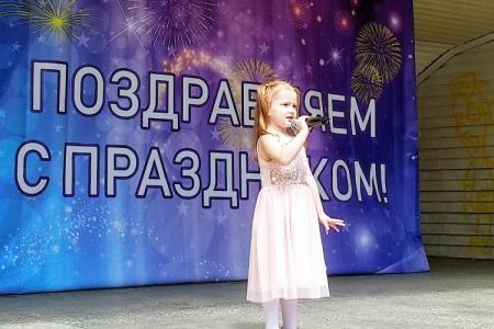 Курганские коммунисты в День защиты детей сделали подарок юным жителям областного центра