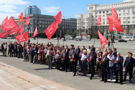 Челябинск. Делегация ЦК КПРФ и партийный актив УрФО возложили цветы к памятникам В.И. Ленину и А.С. Пушкину
