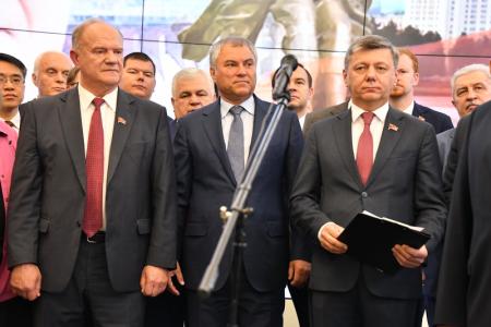 «Служить народу, бороться за правду!». В Госдуме открылась выставка, посвященная 75-летию Г.А. Зюганова