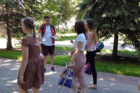 Белгородские комсомольцы отметили День русского языка традиционной акцией «Стихи в кармане»