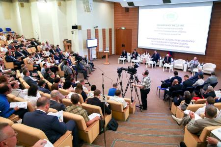 В.И.Кашин провел расширенное заседание научно-экспертного совета по рациональному использованию и охране земель сельскохозяйственного назначения