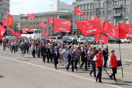 Челябинск. Делегация ЦК КПРФ и партийный актив УрФО возложили цветы к памятникам В.И. Ленину и А.С. Пушкину