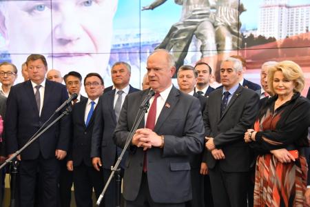 «Служить народу, бороться за правду!». В Госдуме открылась выставка, посвященная 75-летию Г.А. Зюганова